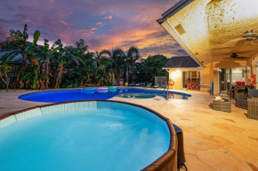 New! Private Pool House with Hot Tub, free Wi-Fi, massage chair and Arcade!